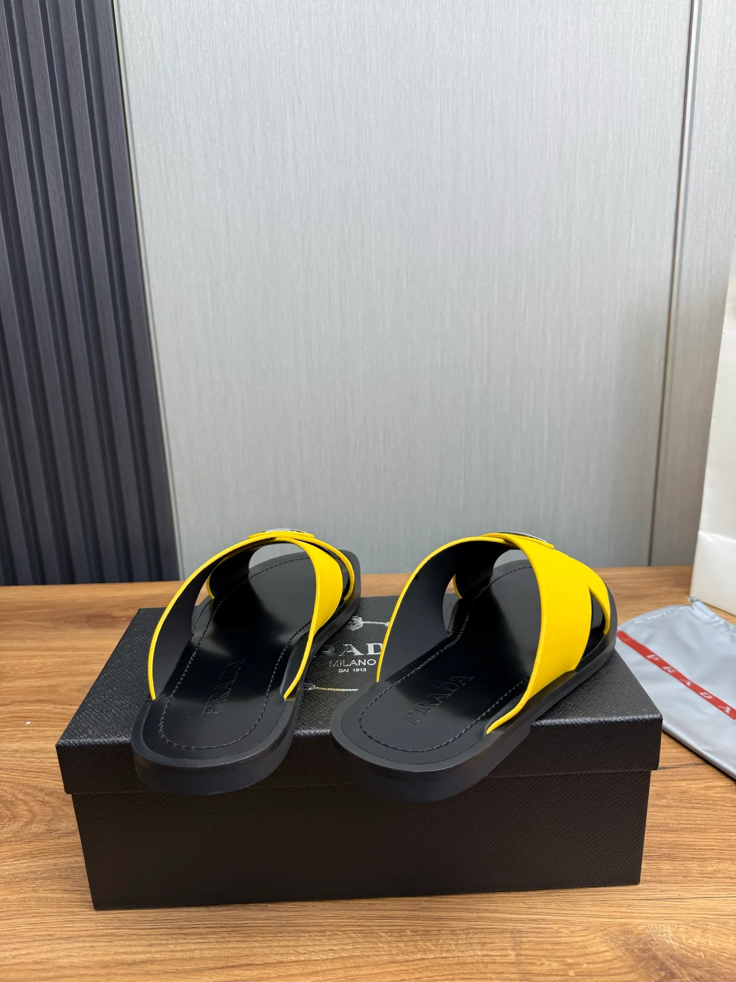 Factory price 340💰 ＰＲＡＤＡPrada - popular men's slippers hot sale 🔥 🩴Official website one to one production 38-45 sizes 45 46 🉑️Customized!